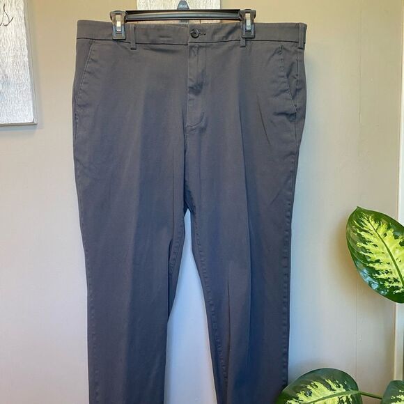 IZOD Advantage Performance Men’s Dark Gray Dress Slacks - Picture 1 of 4